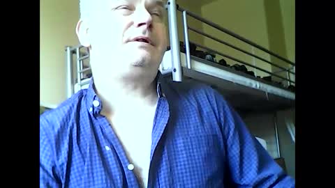 Snapshot of englishguysurrey chatting on 12-19-24, 11:50 englishguysurrey online show from 12-19-24, 11:50