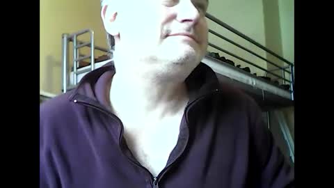 Snapshot of englishguysurrey chatting on 01-06-25, 12:57 englishguysurrey online show from 01-06-25, 12:57
