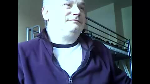Snapshot of englishguysurrey chatting on 01-11-25, 09:15 englishguysurrey online show from 01-11-25, 09:15