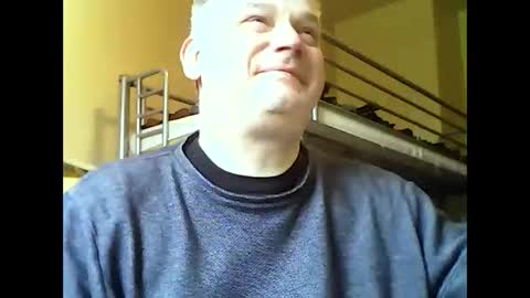 Snapshot of englishguysurrey chatting on 02-04-25, 12:44 englishguysurrey online show from 02-04-25, 12:44