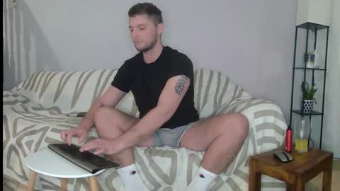 Snapshot of englishladxxx chatting on 12-12-24, 02:04 Englishladxxx online show from 12-12-24, 02:04