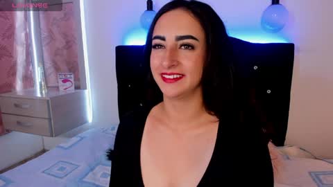 Snapshot of enola_holmess chatting on 05-29-26, 01:20 Enola online show from 05-29-26, 01:20