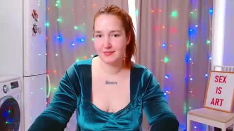 Snapshot of enorolve chatting on 12-19-24, 06:45 Horny Mary online show from 12-19-24, 06:45