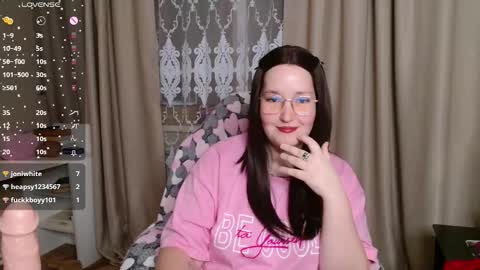 Snapshot of enorolve chatting on 03-20-26, 04:01 Horny Mary online show from 03-20-26, 04:01