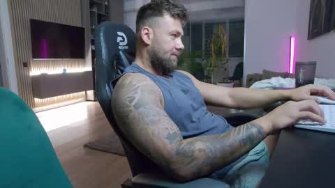 Erik online show from 10-22-25, 04:51