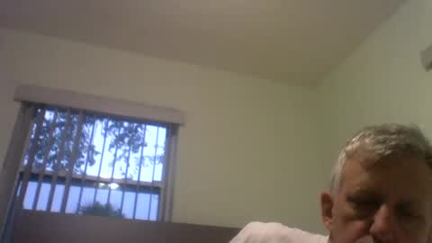 Snapshot of enrique43a chatting on 10-11-25, 11:31 Enrique online show from 10-11-25, 11:31