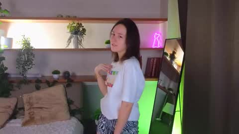 Kira online show from 12-16-25, 01:43