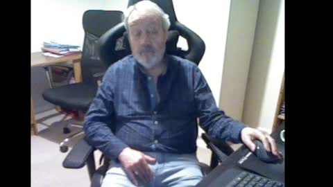 erasmus_d online show from 12-30-24, 05:44