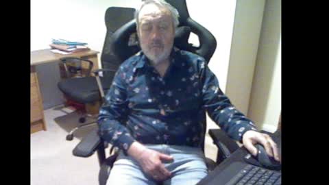erasmus_d online show from 01-06-25, 05:59