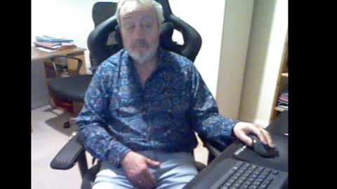 erasmus_d online show from 01-12-25, 06:05