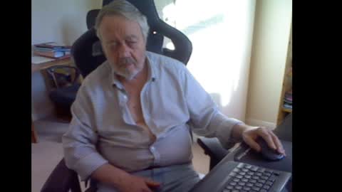 erasmus_d online show from 04-02-26, 04:37