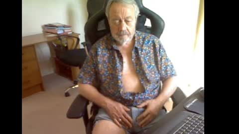 erasmus_d online show from 07-26-26, 04:58
