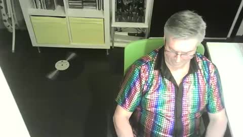 ErBee62 online show from 02-06-25, 10:32