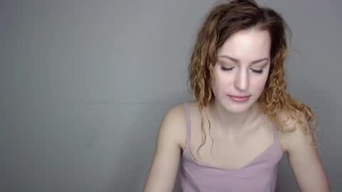 Snapshot of erdbeeren_mit_sahne chatting on 12-09-24, 06:01 Erdbeeren mit Sahne online show from 12-09-24, 06:01