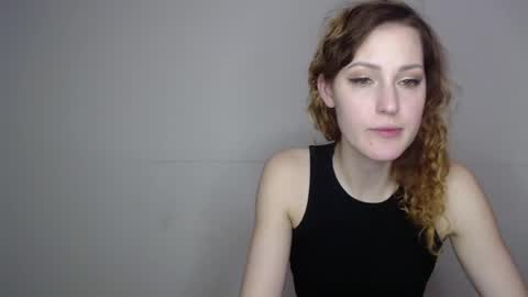 Snapshot of erdbeeren_mit_sahne chatting on 01-12-25, 12:01 Erdbeeren mit Sahne online show from 01-12-25, 12:01