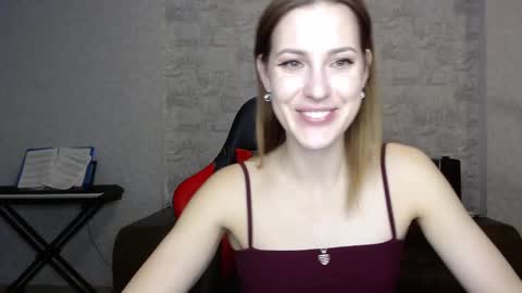 Snapshot of erdbeeren_mit_sahne chatting on 11-13-25, 06:07 Erdbeeren mit Sahne online show from 11-13-25, 06:07