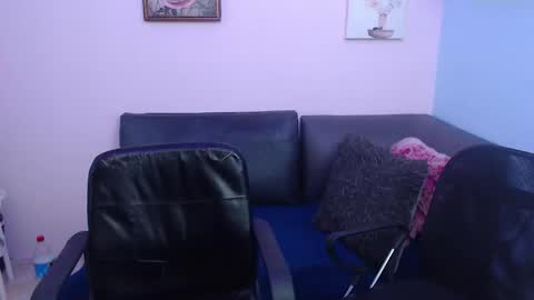 Snapshot of eric_and_alisson chatting on 10-10-25, 03:33 Eric and Alisson online show from 10-10-25, 03:33