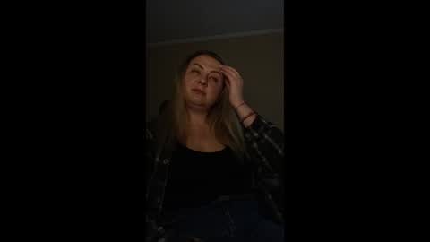 Snapshot of erica_thompson chatting on 06-11-26, 04:05 Erica online show from 06-11-26, 04:05