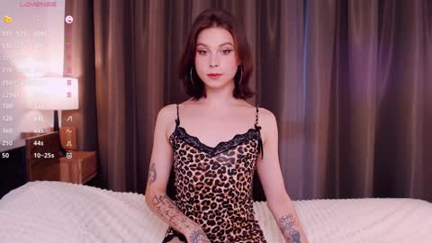 Snapshot of ericaglam chatting on 12-15-24, 08:41 Erica online show from 12-15-24, 08:41