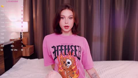 Snapshot of ericaglam chatting on 12-15-24, 11:45 Erica online show from 12-15-24, 11:45