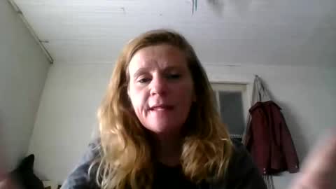 Snapshot of ericas080625 chatting on 12-17-25, 02:06 EazyE MattyDaddy online show from 12-17-25, 02:06