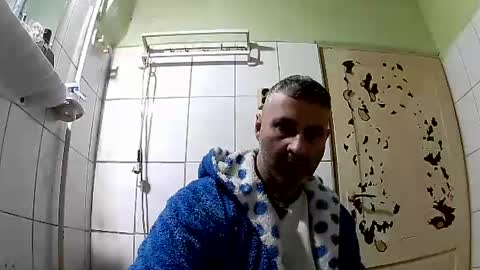Snapshot of ericboy32 chatting on 12-31-24, 01:36 eric online show from 12-31-24, 01:36