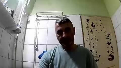 Snapshot of ericboy32 chatting on 01-04-25, 04:12 eric online show from 01-04-25, 04:12