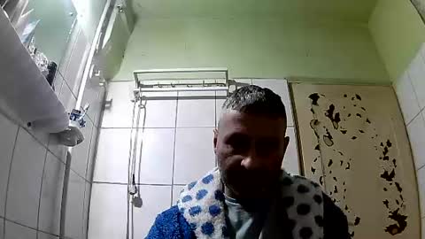 Snapshot of ericboy32 chatting on 01-04-25, 05:58 eric online show from 01-04-25, 05:58