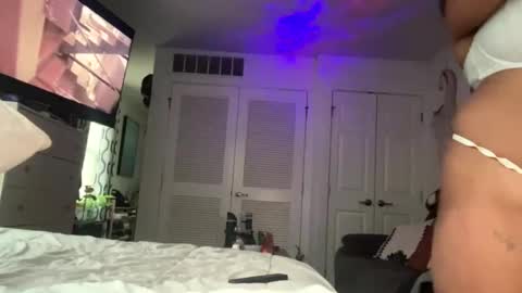 Snapshot of erik339102554 chatting on 11-11-25, 06:30 Lea Erik online show from 11-11-25, 06:30