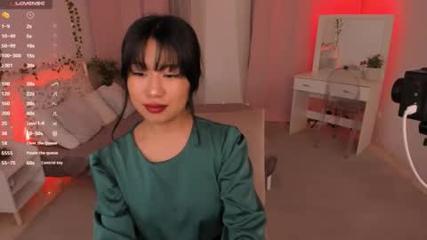 erika_kim online show from 11-21-25, 06:12