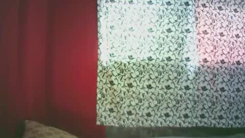 Snapshot of erikamhie_123 chatting on 01-08-25, 05:59 Erika online show from 01-08-25, 05:59