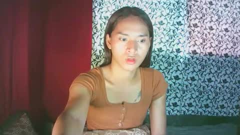 Snapshot of erikamhie_123 chatting on 01-09-25, 05:13 Erika online show from 01-09-25, 05:13