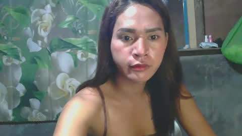 Snapshot of erikamhie_123 chatting on 02-06-25, 03:52 Erika online show from 02-06-25, 03:52