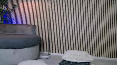 erikarossee online show from 12-01-25, 06:07