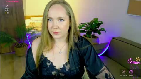 Snapshot of erinmilk chatting on 06-18-26, 07:51 Erin online show from 06-18-26, 07:51