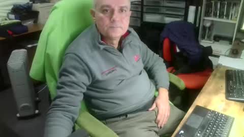 ernello online show from 10-31-25, 01:34