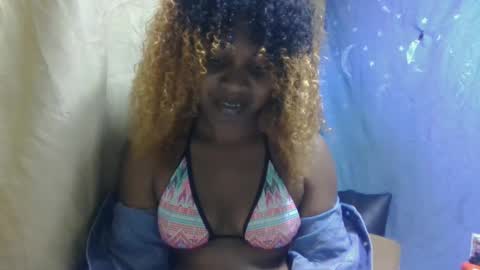 Snapshot of erolinee chatting on 09-10-25, 08:14 erolinee online show from 09-10-25, 08:14