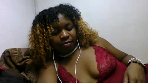 Snapshot of erolinee chatting on 09-18-25, 07:27 erolinee online show from 09-18-25, 07:27