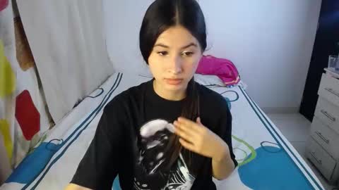 Snapshot of erosgirls_ chatting on 10-17-25, 03:53 erosgirls_ online show from 10-17-25, 03:53
