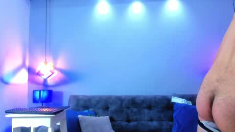 Snapshot of eross_santy chatting on 04-30-26, 09:41 Eross online show from 04-30-26, 09:41