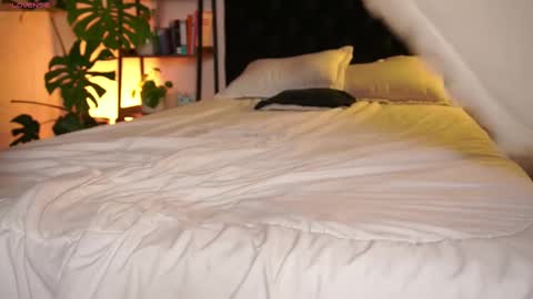 Eros Wild online show from 09-13-25, 02:55