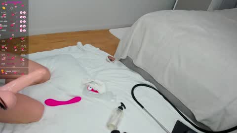 Snapshot of erotic__blondie chatting on 01-01-25, 12:00 3 PVT open online show from 01-01-25, 12:00