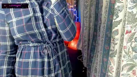 Snapshot of erotic_dessire chatting on 10-16-25, 03:57 Eve online show from 10-16-25, 03:57