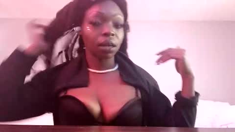 Snapshot of eroticqueen4093 chatting on 10-30-25, 02:29 HotQueen online show from 10-30-25, 02:29