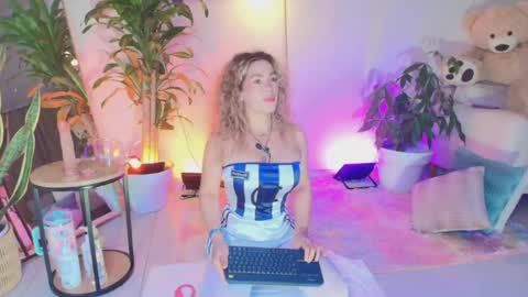 TINY  online show from 06-07-26, 04:38