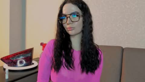 Snapshot of esenya_mur chatting on 10-31-25, 10:05 Esenya online show from 10-31-25, 10:05