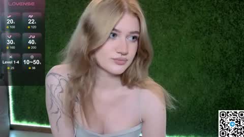 Snapshot of eshleeeygreen chatting on 05-06-26, 09:42 EshleGreen online show from 05-06-26, 09:42