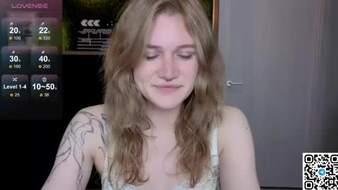 Snapshot of eshleeeygreen chatting on 05-12-26, 09:23 EshleGreen online show from 05-12-26, 09:23