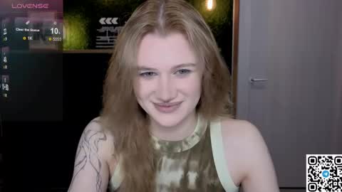 Snapshot of eshleeeygreen chatting on 05-14-26, 09:43 EshleGreen online show from 05-14-26, 09:43