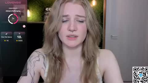 Snapshot of eshleeeygreen chatting on 05-17-26, 08:27 EshleGreen online show from 05-17-26, 08:27